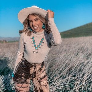 Meet your Posher, Sierra